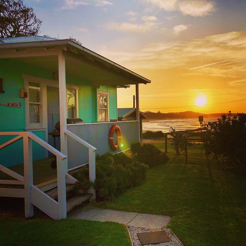 Aurora Beachfront Cottage - Tourism Caloundra 3