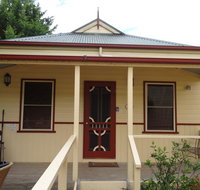 Autumn Affair Cottage 5 - Tourism Caloundra