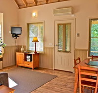 Autumn Leaf Cottage 1 - Tourism Caloundra