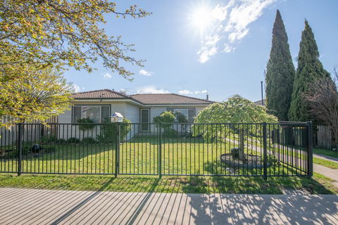 Autumn St - Trendy East Orange - Near CBD - Tourism Caloundra 0