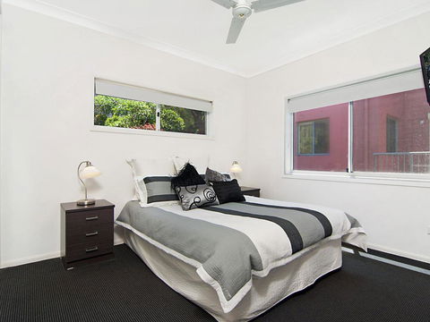 Avalon 3 - Views To Die For - Across The Road From Convent Beach - Tourism Caloundra 1