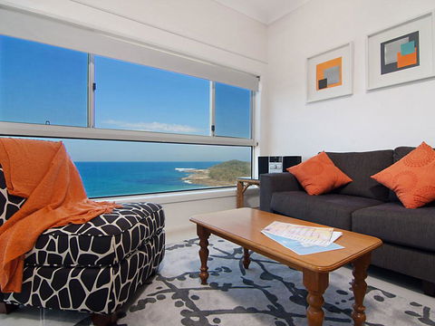 Avalon 3 - Views To Die For - Across The Road From Convent Beach - Tourism Caloundra 2