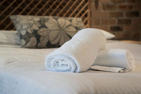 Avoca Beach Hotel - Tourism Caloundra 2