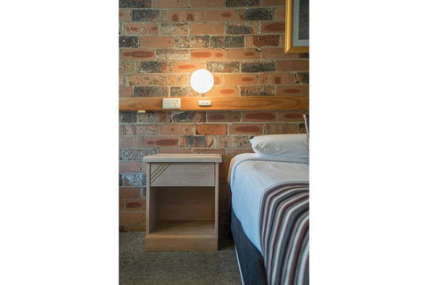 Avoca Beach Hotel - Tourism Caloundra 1