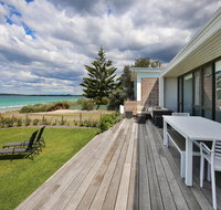 Azure Absolute Beachfront - Pet Friendly - Tourism Caloundra