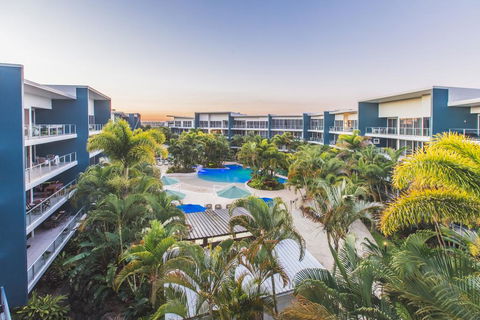 Azzura Greens Resort - Tourism Caloundra 3