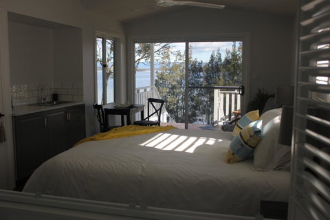 B & B On The Water - Tourism Caloundra 3