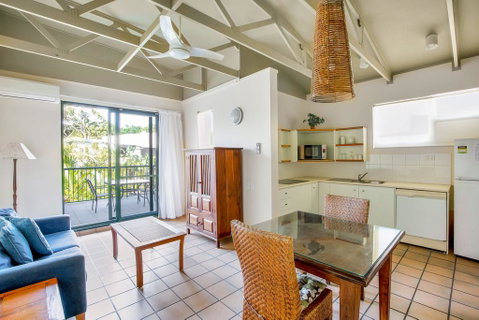 Baden 11 - Rainbow Shores, Couples Beachside Escape, Aircon, Pools - Tourism Caloundra 0