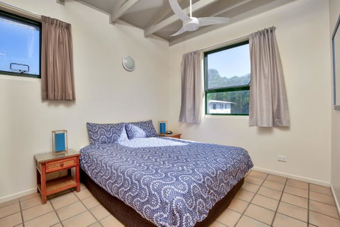 Baden 11 - Rainbow Shores, Couples Beachside Escape, Aircon, Pools - Tourism Caloundra 3