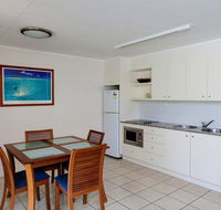 Baden 50 - Rainbow Shores Swimming pool walk to beach tropical surroundings - Tourism Caloundra