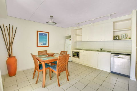 Baden 61 - Rainbow Shores, Air Conditioned Unit, Walk To Beach, Pool, Tennis Court - Tourism Caloundra 3