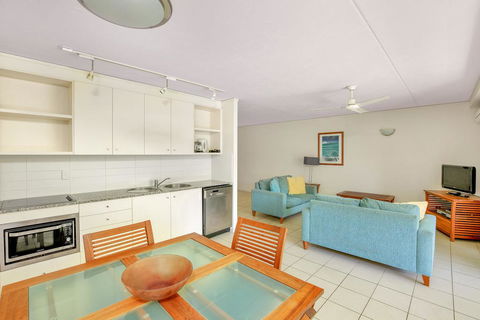 Baden 61 - Rainbow Shores, Air Conditioned Unit, Walk To Beach, Pool, Tennis Court - Tourism Caloundra 0
