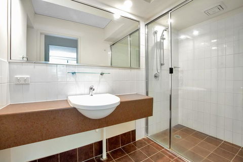 Baden 61 - Rainbow Shores, Air Conditioned Unit, Walk To Beach, Pool, Tennis Court - Tourism Caloundra 2