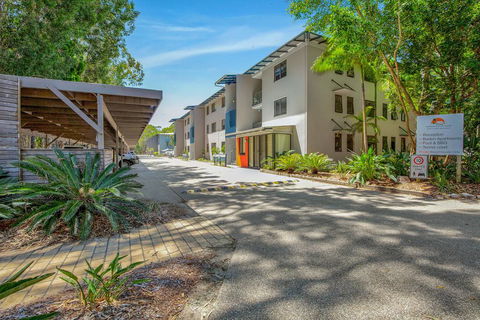 Baden 61 - Rainbow Shores, Air Conditioned Unit, Walk To Beach, Pool, Tennis Court - Tourism Caloundra 1
