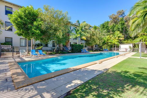Baden 90 - Rainbow Shores, Resort Unit, Pools, Tennis Court, Walk To Beach - Tourism Caloundra 0