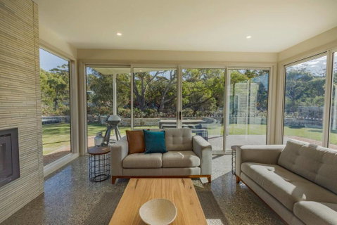 Baileys Beach House - Tourism Caloundra 3