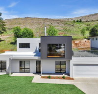 Balcony to Bogong - modern house ten minute stroll to town - Tourism Caloundra