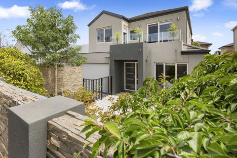 BANGALOW - MORNINGTON - Tourism Caloundra 0