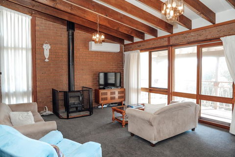 Banksia Beach House - Tourism Caloundra 1