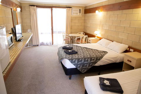 Barham Bridge Motor Inn - Tourism Caloundra 3