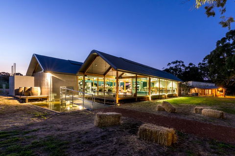 Barn Hives Yallingup - Tourism Caloundra 3