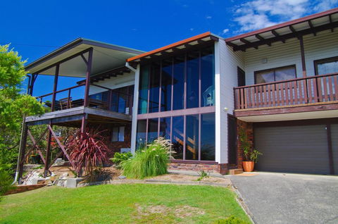 Barrels Beach House, 28 Dulconghi Street - Tourism Caloundra 0