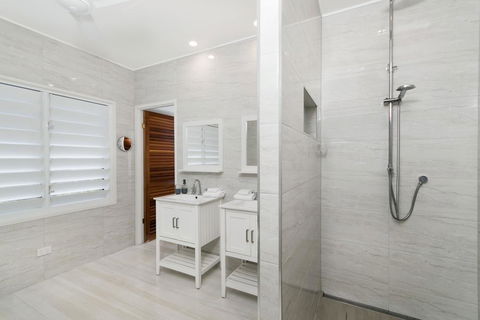 Bathers Across The Bay From Port Douglas - Tourism Caloundra 0