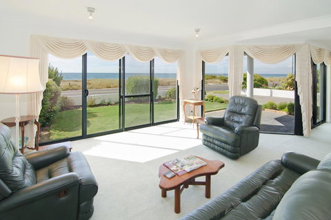 Bayside Beauty - Tourism Caloundra 3