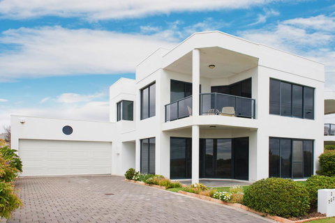 Bayside Beauty - Tourism Caloundra 1