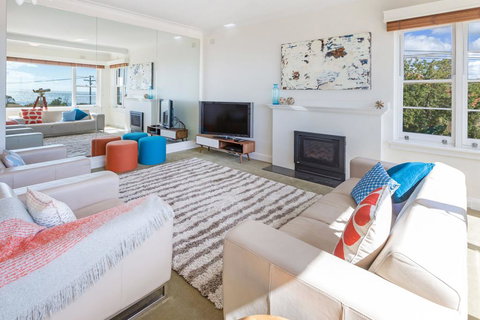 BEACH BELLE - MORNINGTON - Tourism Caloundra 3