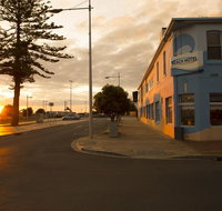 Beach Hotel - Tourism Caloundra