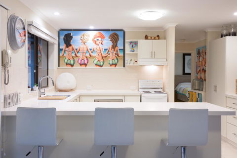 Beach House Getaway 2 - Tourism Caloundra 2