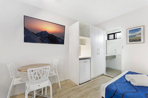 Beach House Motel - Tourism Caloundra 3