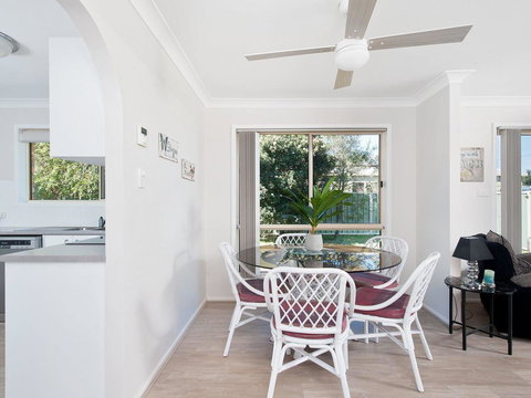 Beach Paradise @ Anna Bay - Tourism Caloundra 0