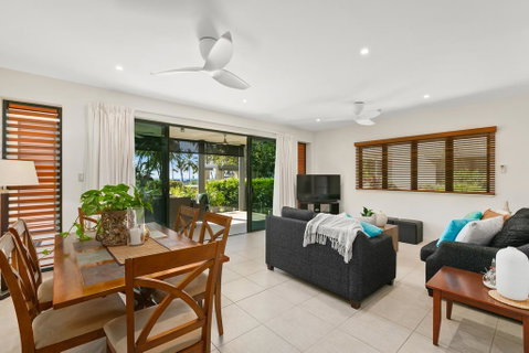 Beachfront Apartment With Ocean Views - Tourism Caloundra 2