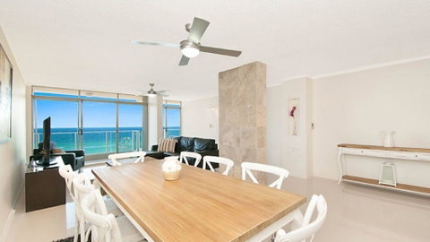 Beachfront Apt Main Beach - Tourism Caloundra 1