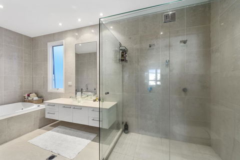 Beachfront By The CC - Family Friendly, Plunge Pool, Steps To The Beach - Tourism Caloundra 1