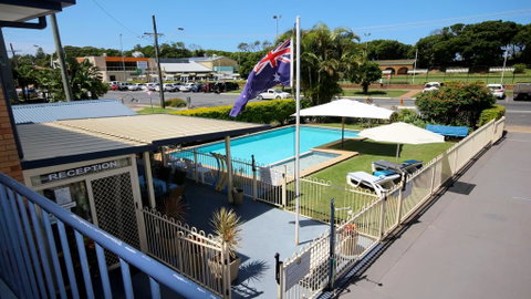 Beachlander Holiday Apartments - Tourism Caloundra 1