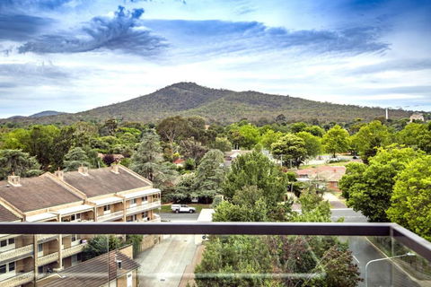 Reid City Escape Modern Stay In ACT - Tourism Caloundra 3