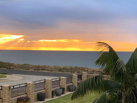 Relaxing Getaway Beachfront Access Multi Family Pets Mandurah - Tourism Caloundra 1