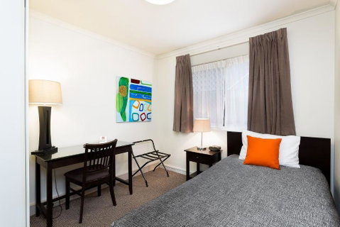 Redcliffe Motor Inn - Tourism Caloundra 1