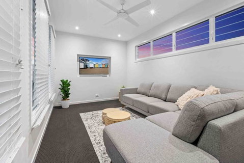Redcliffe CBD Family Beach House - Tourism Caloundra 2