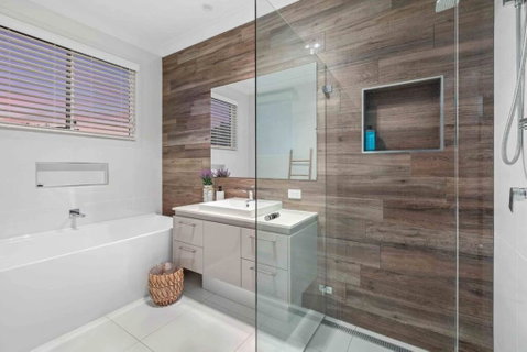 Redcliffe CBD Family Beach House - Tourism Caloundra 3