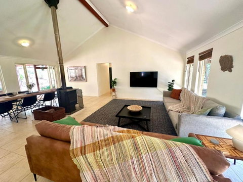Redtail House - Carlotta - Tourism Caloundra 0