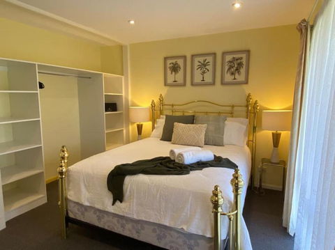 Reel & Relax: 3BR Beach House - Fish, Swim, Surf - Tourism Caloundra 2