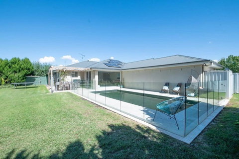 Regand Retreat - Luxurious Family Home, Pool - Tourism Caloundra 2
