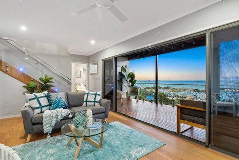 Relax & Daydream At 2 Elementa - Tourism Caloundra 1