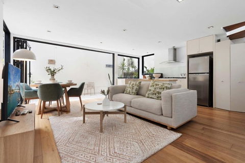 Relaxed Beachside Townhouse - Tourism Caloundra 0