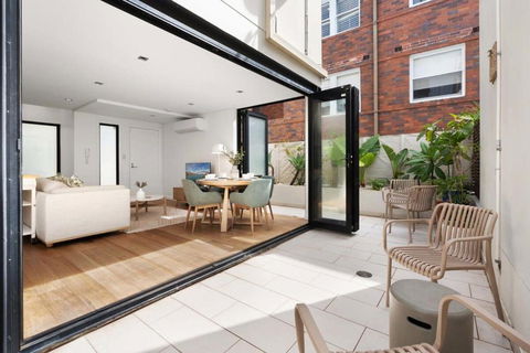 Relaxed Beachside Townhouse - Tourism Caloundra 2