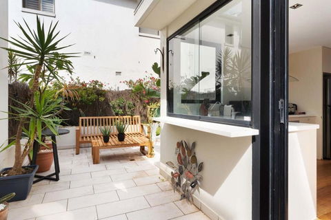 Relaxed Beachside Townhouse - Tourism Caloundra 3